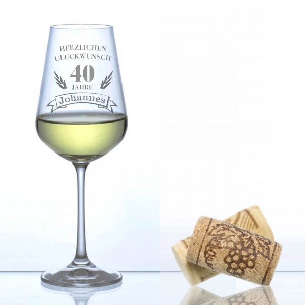 individuelles Weinglas zum Geburtstag graviert