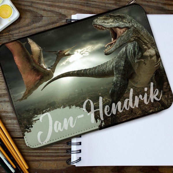 Gefülltes Federmäppchen mit Dinos und deinem Namen bedruckt