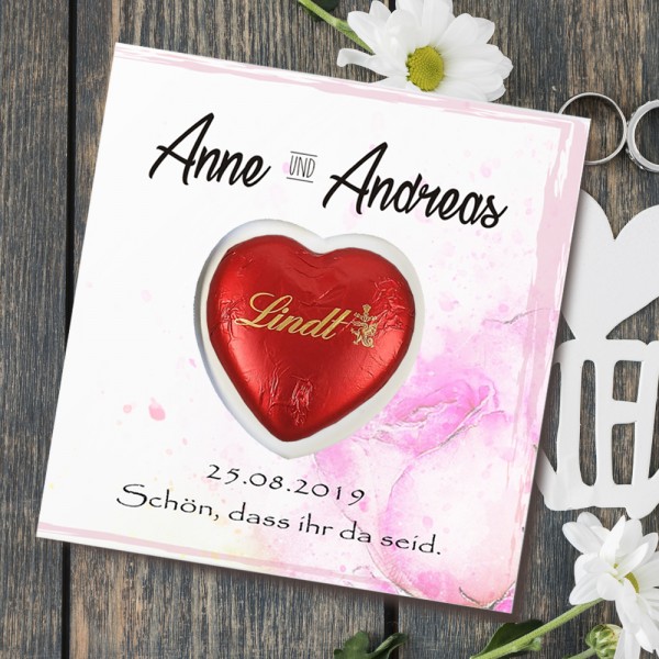 Individuell bedruckte Karte mit Lindt Schoko-Herz als Gastgeschenk