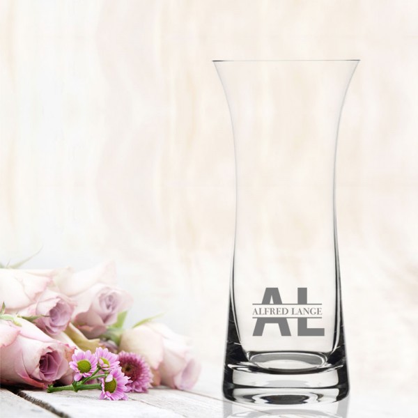 Vase mit Initialien und Namen gravieren