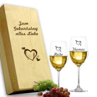 2 Weißweingläser in Holzkiste