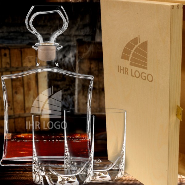 Whiskykaraffe im Set mit Logo graviert in Holzkiste