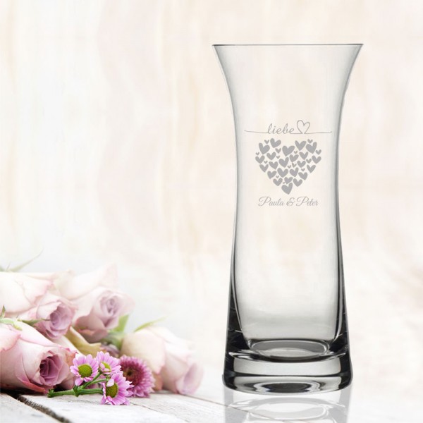 Vase mit Herzen und Namen als Geschenk zum Valentinstag