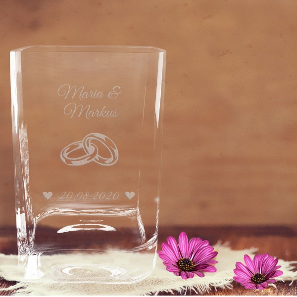 Leonardo Vase graviert zur Hochzeit mit Ringen