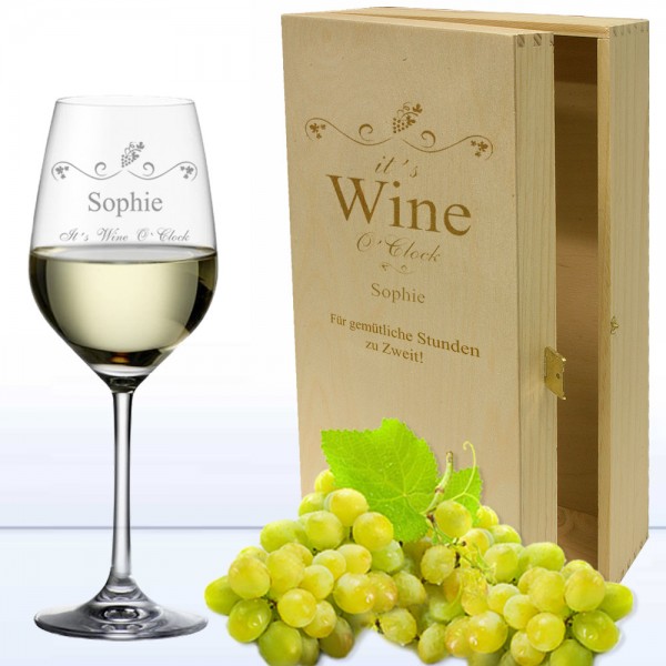 graviertes Weißweinglas in 2er Holzkiste WINE O CLOCK mit Namen