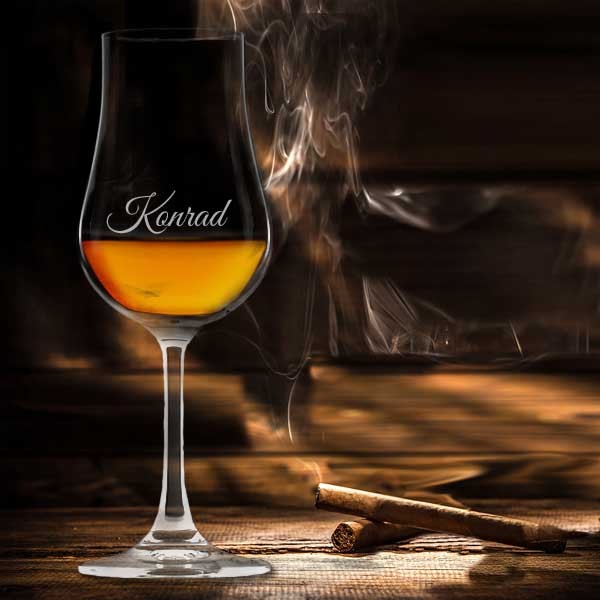 Whiskyglas mit Stiel mit Namensgravur