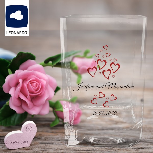 Stilvolle Vase mit Herzen und Namen bedruckt