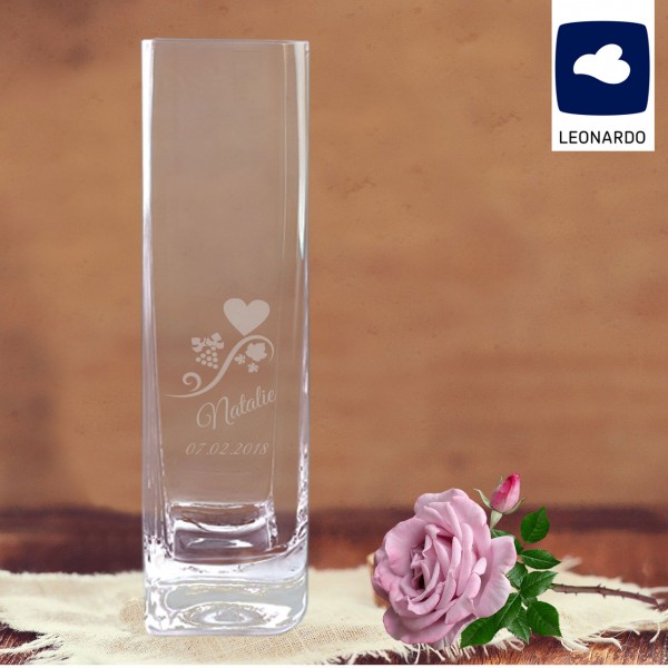 Vase mit Gravur von Leonardo mit Name und Datum