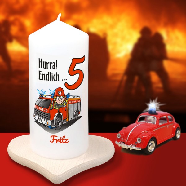 Personalisierte Kerze mit Feuerwehrauto, Alter und Namen bedruckt