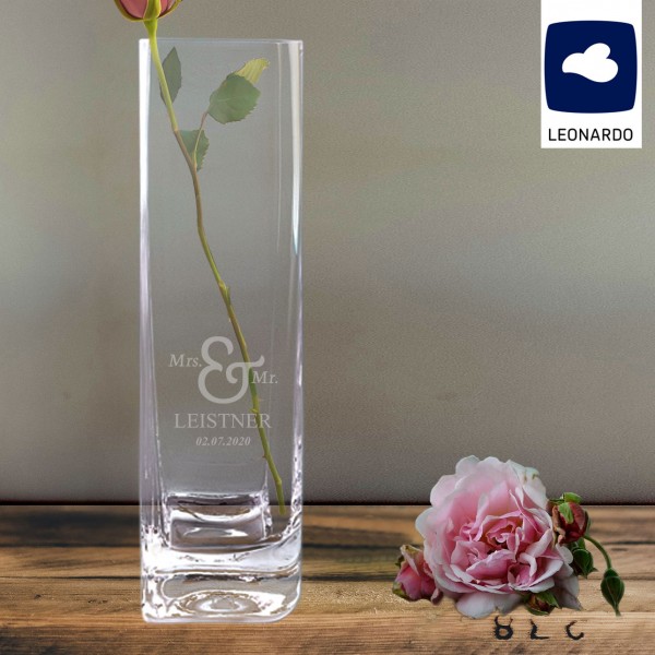 Moderne Vase von Leonardo mit Gravur zur Hochzeit