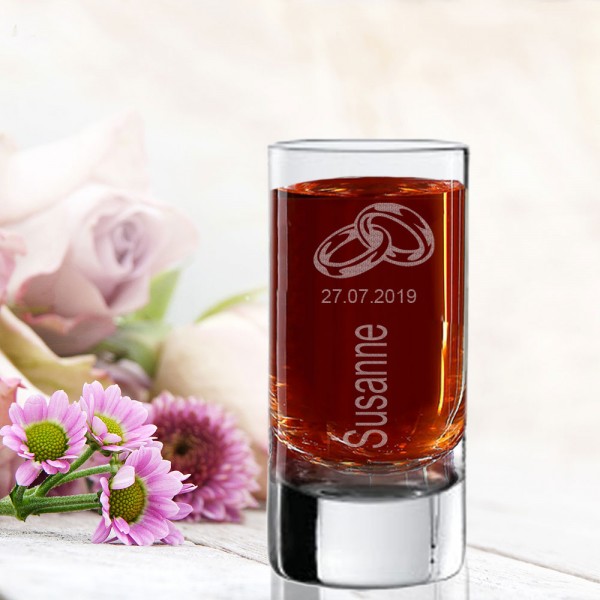 Schnapsglas mit Namen als Gastgeschenk