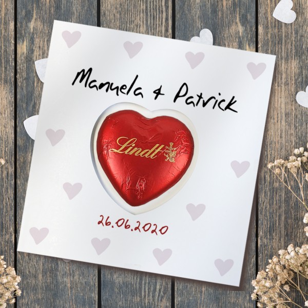 Klapp-Karte mit Lindt Schoko-Herz als Gastgeschenk