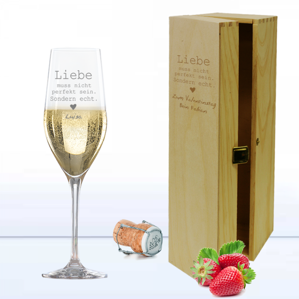 Sektglas in Holzkiste mit Gravur Liebe muss nicht...