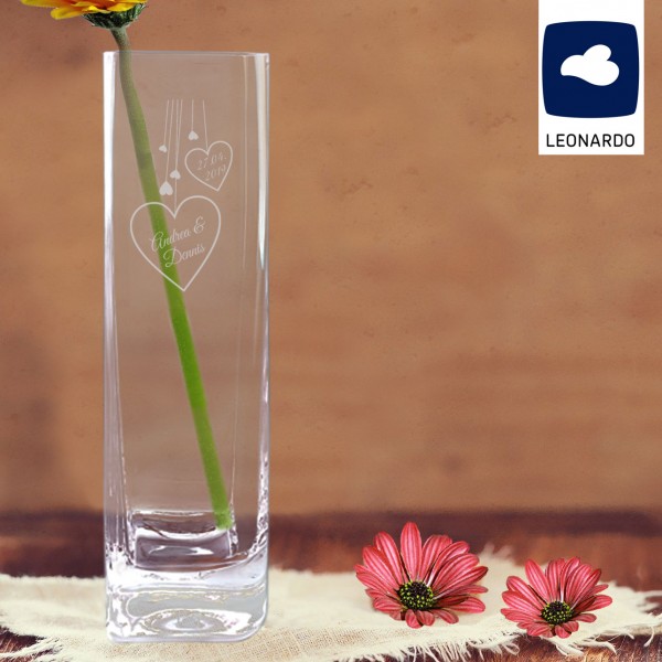 Leonardo Vase graviert mit Herzen und Namen.