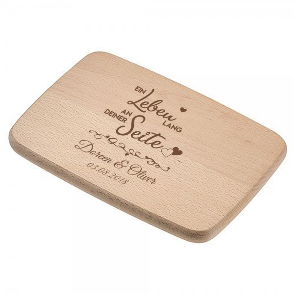 graviertes Frühstücksbrettchen als Geschenk zur Hochzeit